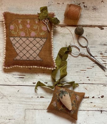 Stacy Nash Primitives ~ Strawberry Basket Pinkeep & Scissor Fob