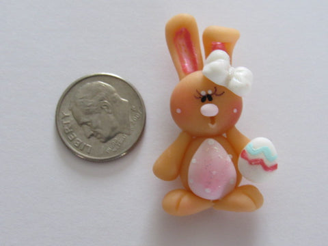 Needle Minder ~ Bunny w/Easter egg (Clay)