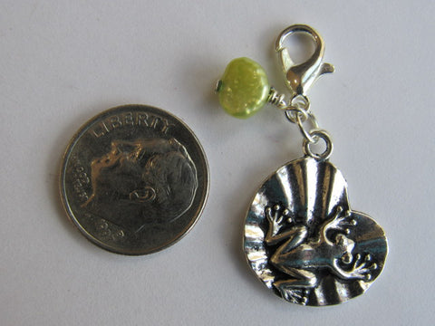 Zipper Pull w/Baroque Pearl ~ Frog on Lily Pad (light green pearl)