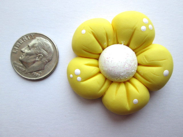 Needle Minder - Yellow Flower (Clay)