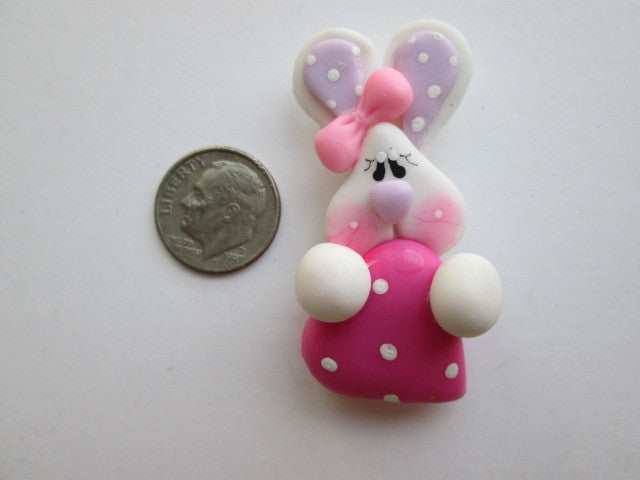 Needle Minder ~ Bunny w/Big Pink Heart (Clay)