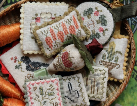 Heartstring Samplery ~ Festive Little Fobs 8 - Summer Garden Edition