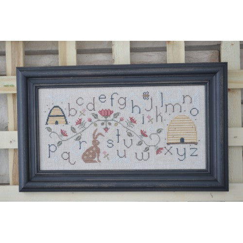 Annie Beez Folkart ~ Bunny & Bee