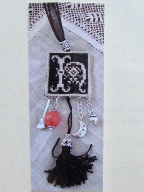 Rovaris ~ Halloween Necklace Kit