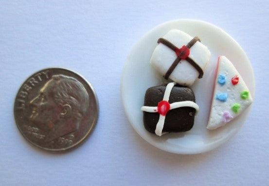 Needle Minder ~ Dessert Plate