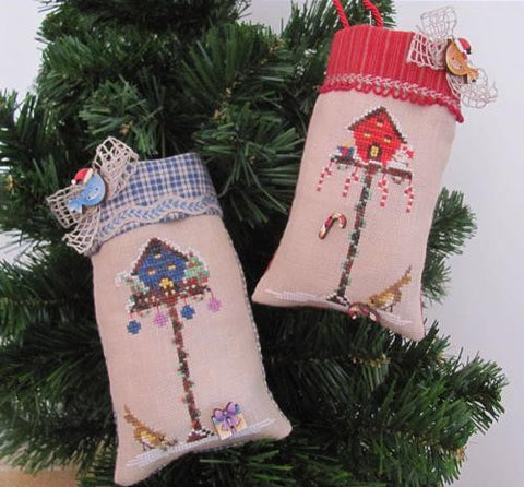 Mani di Donna ~ Christmas Birdhouse Ornaments w/buttons