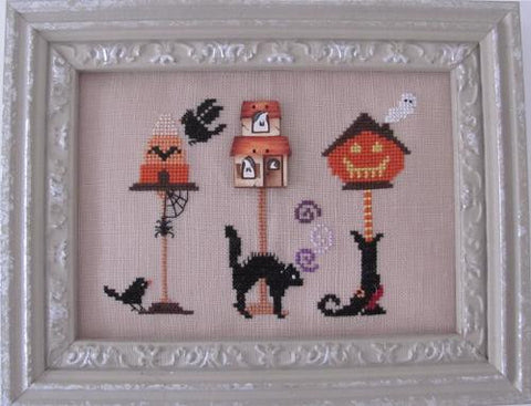Mani di Donna ~ Halloween Birdhouse w/button