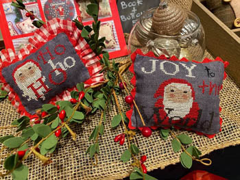 Mani di Donna ~ Santa Claus Folk Pillows