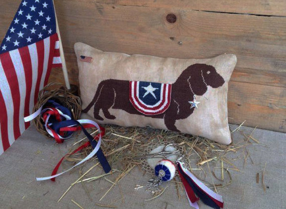 Rovaris ~ R121 Patriotic Dachshund w/embs.