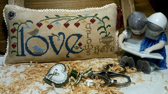 Rovaris ~ Love w/charm