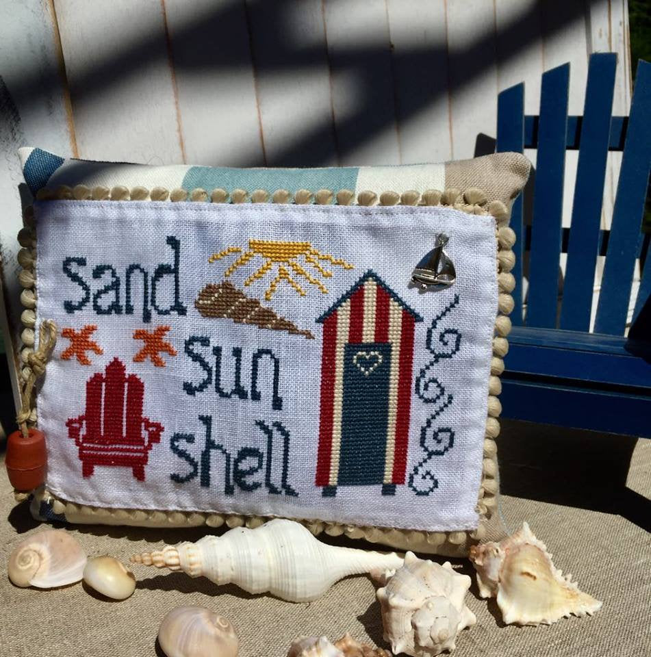 Rovaris ~ Sand, Sun & Shell w/charms (charms vary)