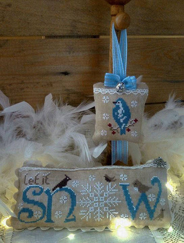 Rovaris ~ Snow w/ribbon, bell & charm