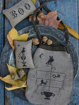 Stacy Nash Primitives ~ Blackwork Bag & Pinkeep