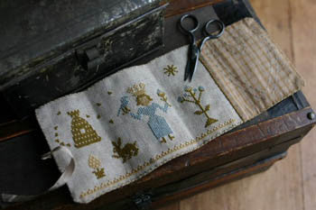 Stacy Nash Primitives ~ Queen Of Spring Sewing Roll