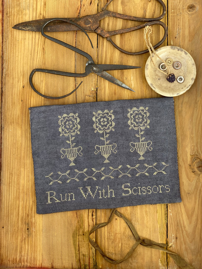 Stacy Nash Primitives ~  Run With Scissors Sewing Pouch