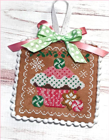 Sugar Stitches Designs ~ Holiday Cupcake